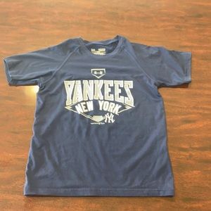 Yankees shirt
